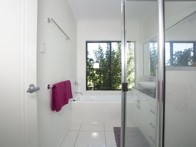 34 Seaview Crt, Sarina QLD 4737