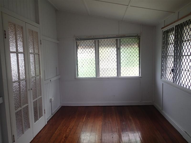 32 Beach Road, Sarina QLD 4737