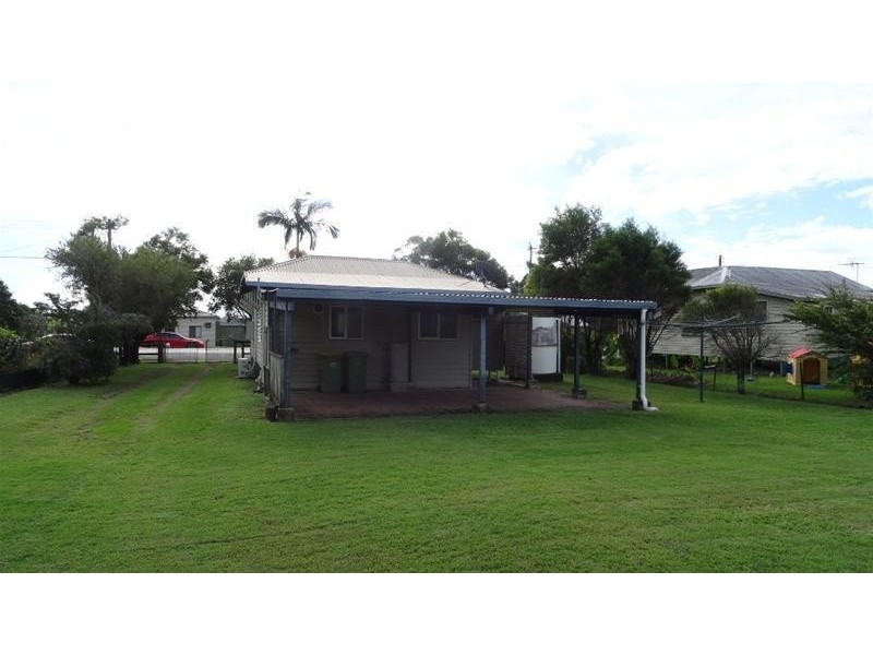 32 Beach Road, Sarina QLD 4737