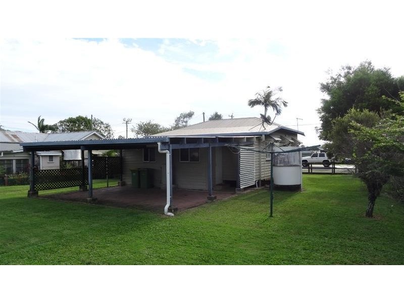 32 Beach Road, Sarina QLD 4737