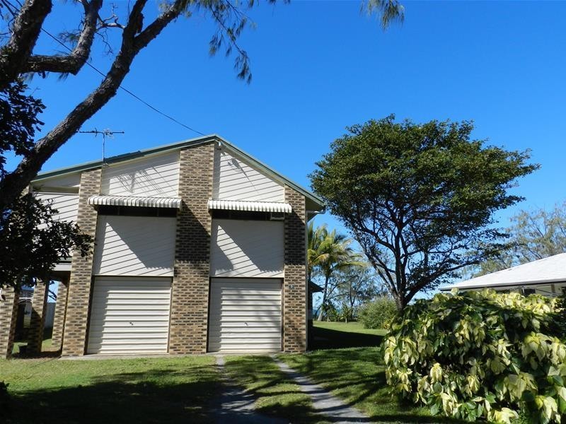 2/42 Owen Jenkins Drive, Sarina Beach QLD 4737