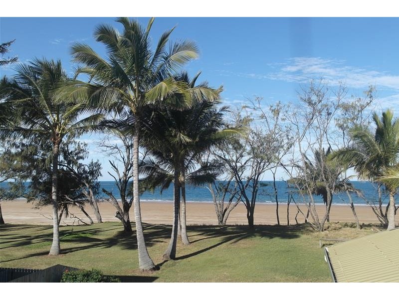 2/42 Owen Jenkins Drive, Sarina Beach QLD 4737