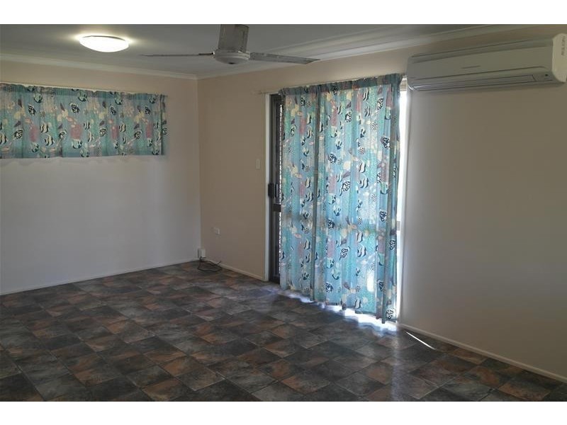 2/42 Owen Jenkins Drive, Sarina Beach QLD 4737