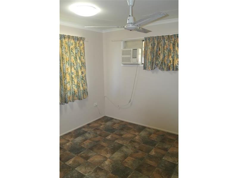 2/42 Owen Jenkins Drive, Sarina Beach QLD 4737