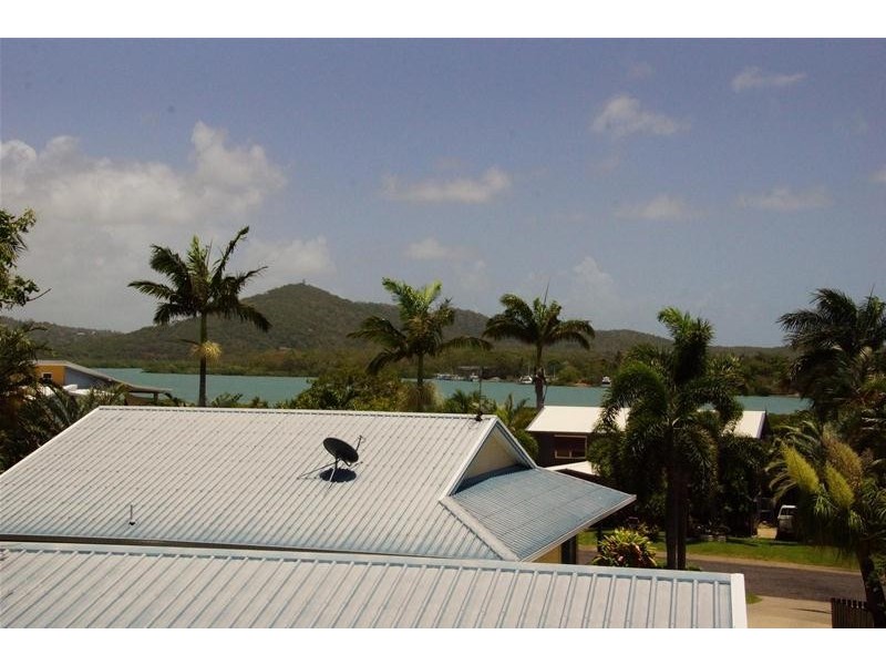 4 Campbell Street, Campwin Beach QLD 4737