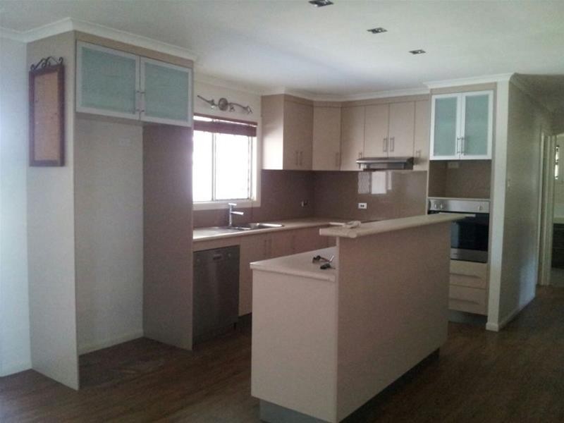 20 Schapers Road, Glenella QLD 4740