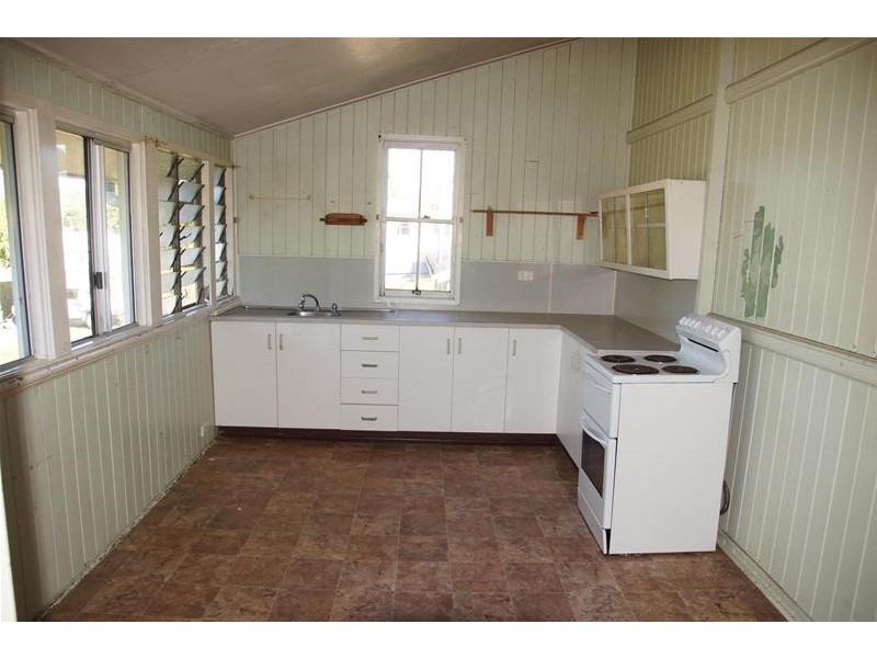 16 Heron Street, Sarina QLD 4737