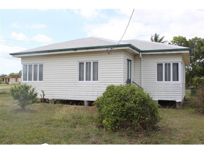 17 East Street, Sarina QLD 4737