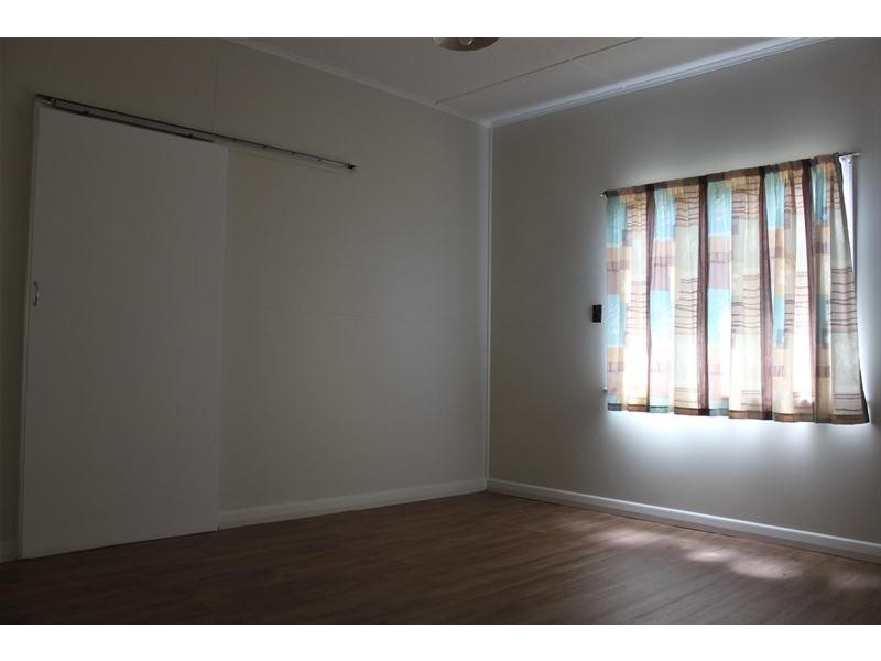 17 East Street, Sarina QLD 4737