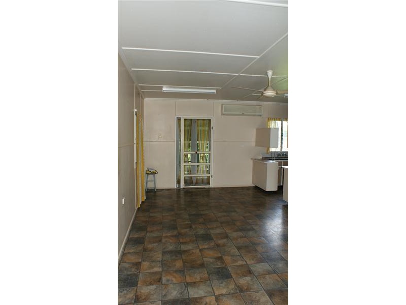 8 Place Avenue, Sarina QLD 4737