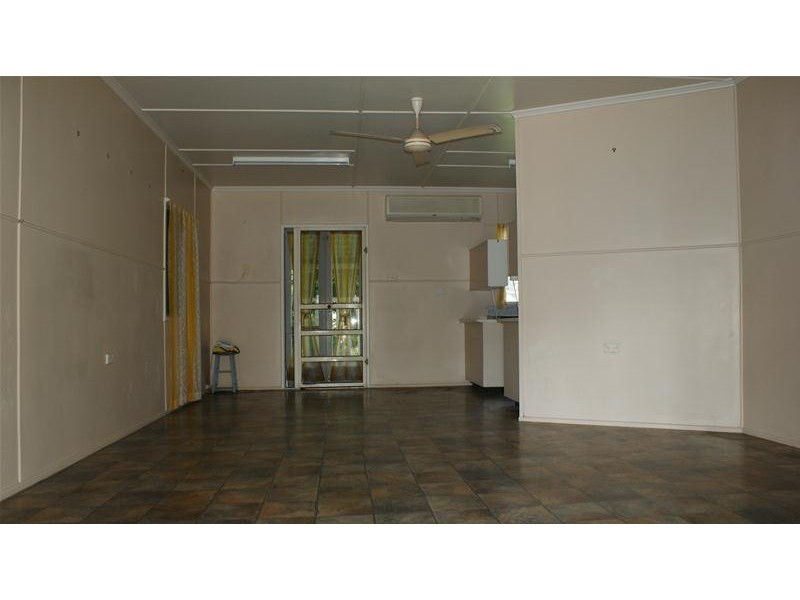 8 Place Avenue, Sarina QLD 4737