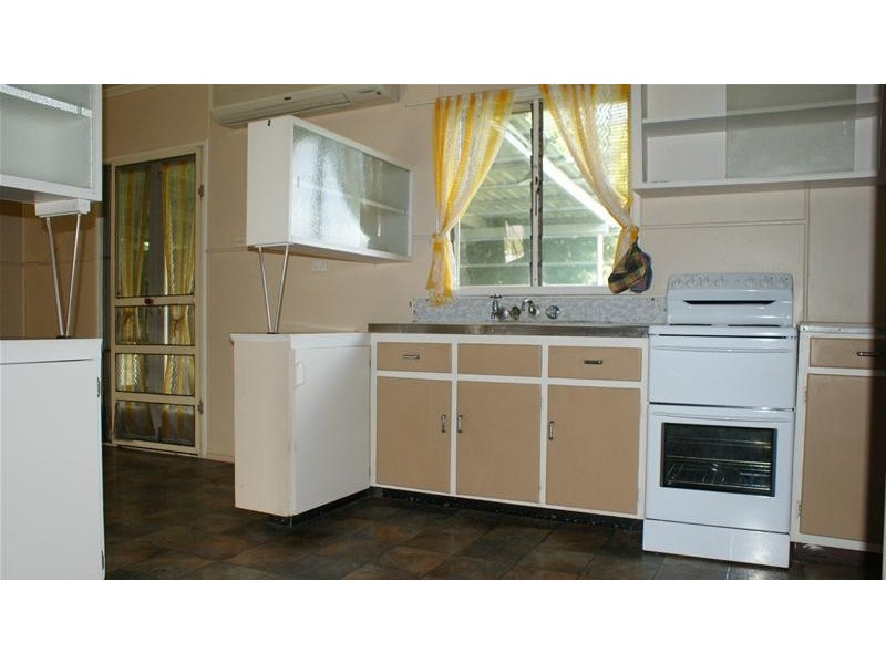 8 Place Avenue, Sarina QLD 4737