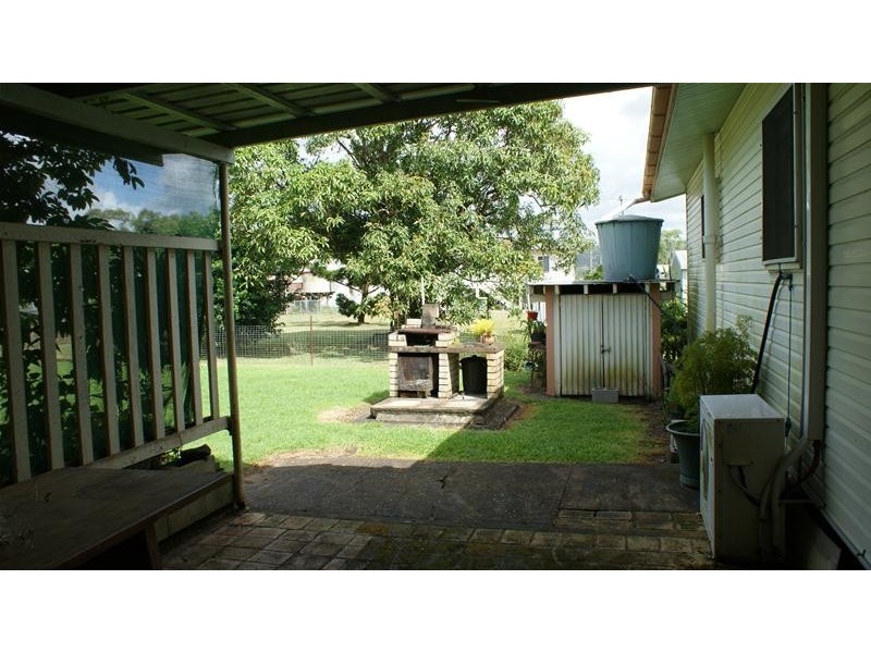 8 Place Avenue, Sarina QLD 4737