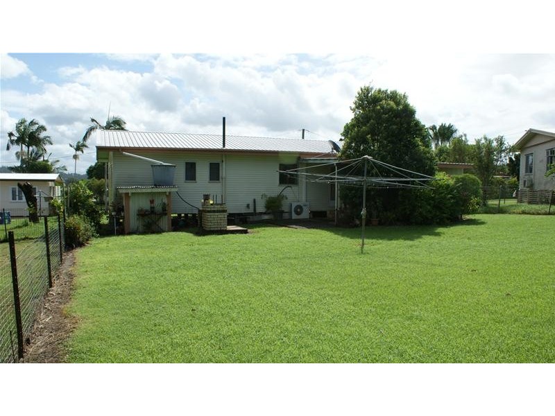 8 Place Avenue, Sarina QLD 4737