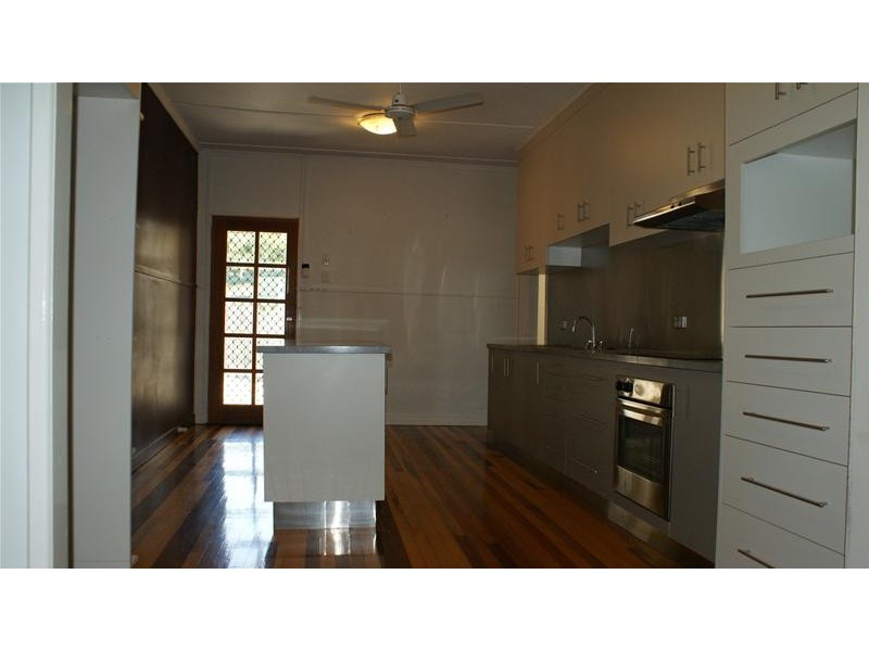 27 Atherton Street, Sarina QLD 4737