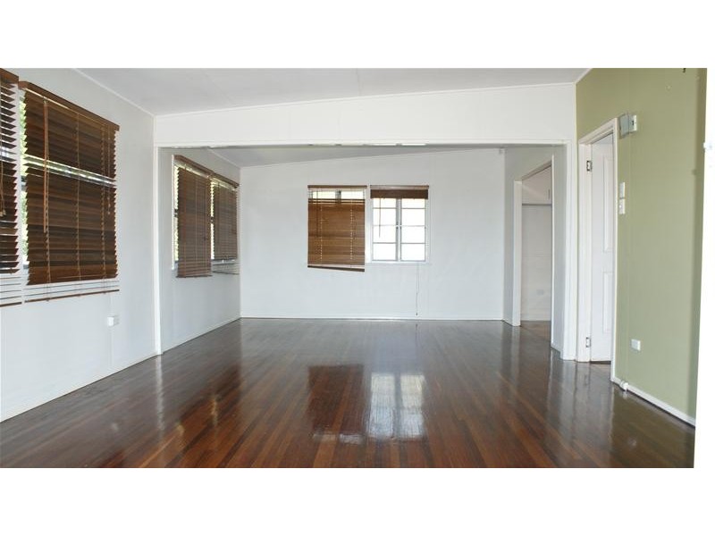 27 Atherton Street, Sarina QLD 4737