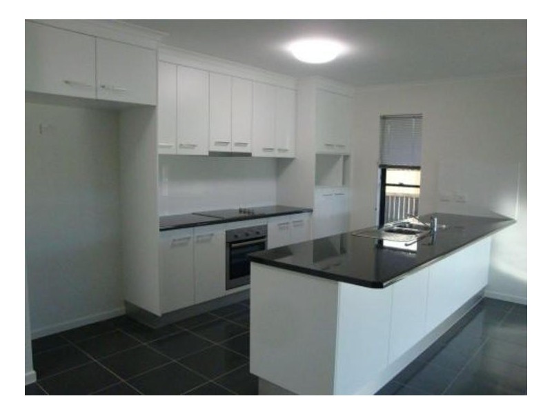 33 Dickens Avenue, Ooralea QLD 4740