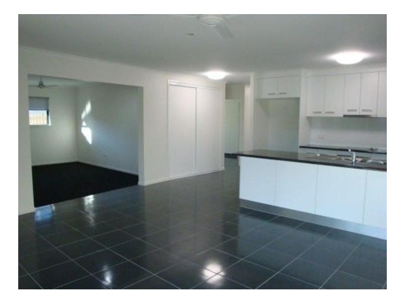 33 Dickens Avenue, Ooralea QLD 4740