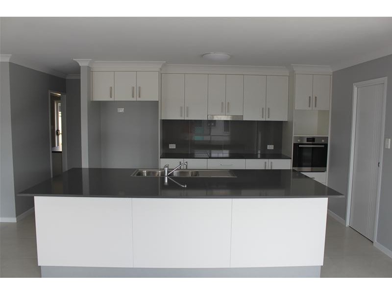 35 Kerrisdale Crescent, Beaconsfield QLD 4740