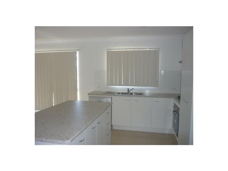 5 Leonie Court, Armstrong Beach QLD 4737