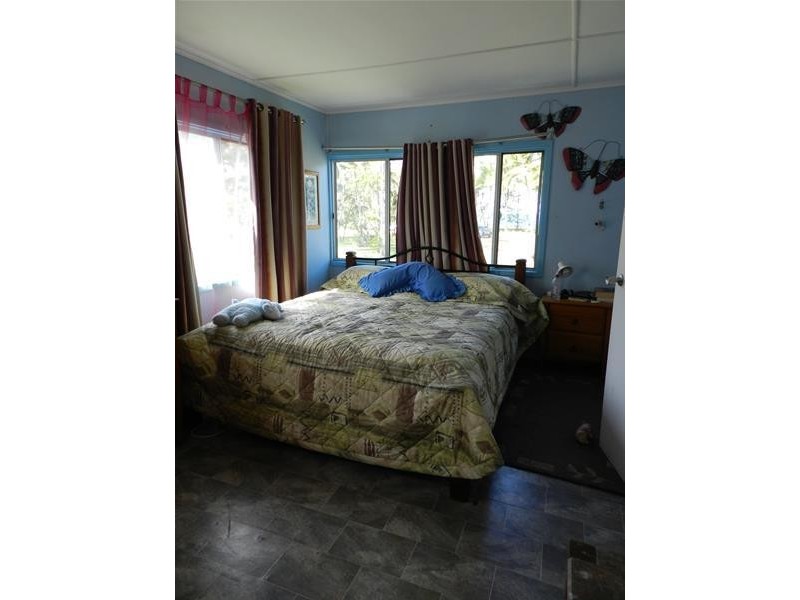 1 Zelma Street, Grasstree Beach QLD 4740