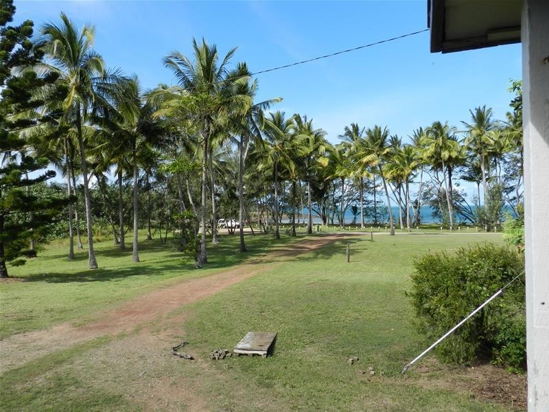 1 Zelma Street, Grasstree Beach QLD 4740