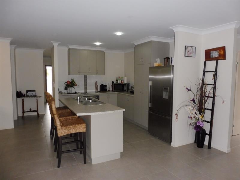 21 Village Circuit, Eimeo QLD 4740