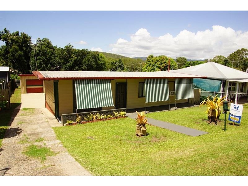 33 West Street, Sarina QLD 4737