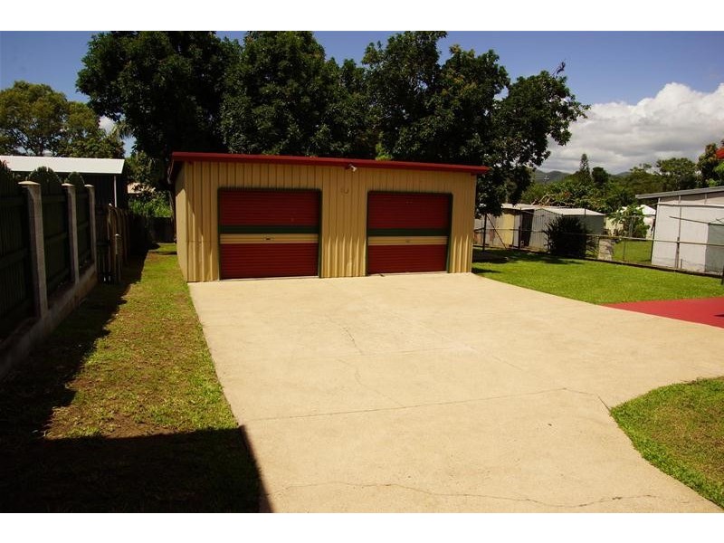 33 West Street, Sarina QLD 4737