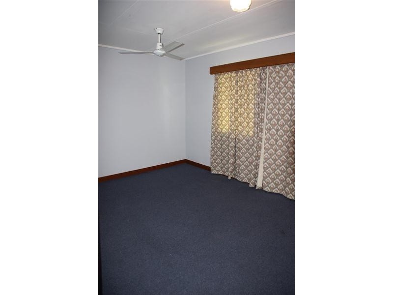 33 West Street, Sarina QLD 4737