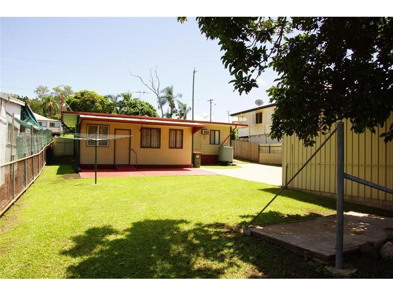 33 West Street, Sarina QLD 4737