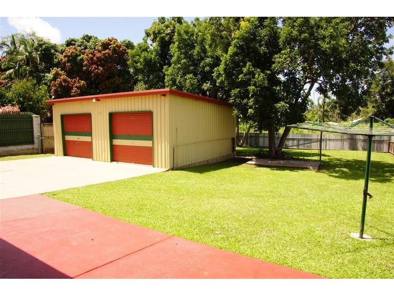 33 West Street, Sarina QLD 4737