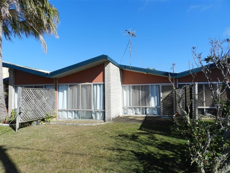 2/47 Owen Jenkins Drive, Sarina Beach QLD 4737