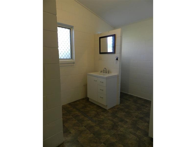 2/47 Owen Jenkins Drive, Sarina Beach QLD 4737