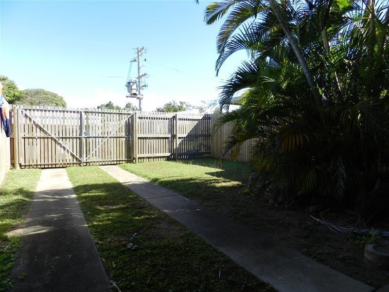 2/47 Owen Jenkins Drive, Sarina Beach QLD 4737