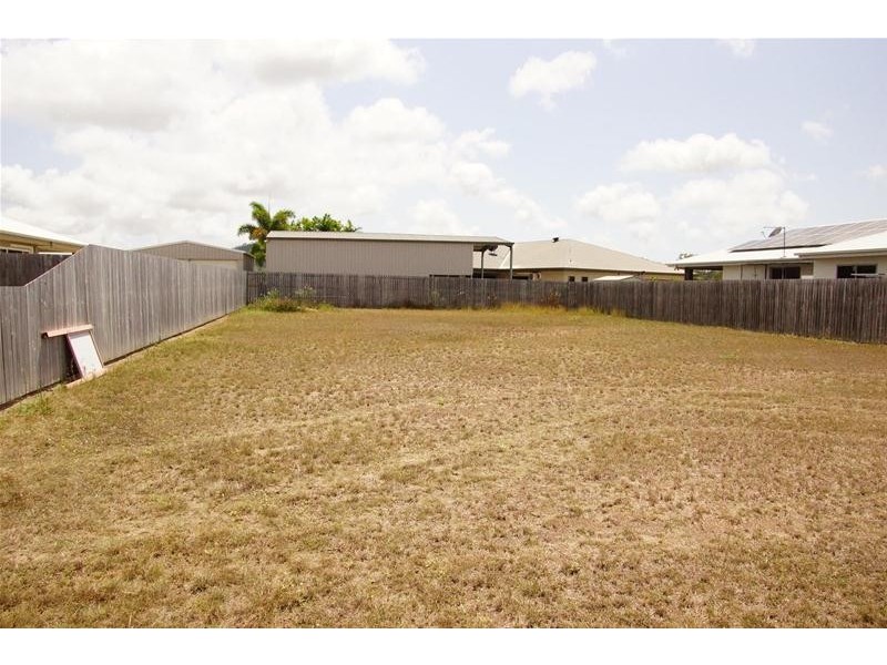 4 Hook Court, Sarina QLD 4737