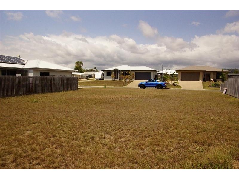4 Hook Court, Sarina QLD 4737