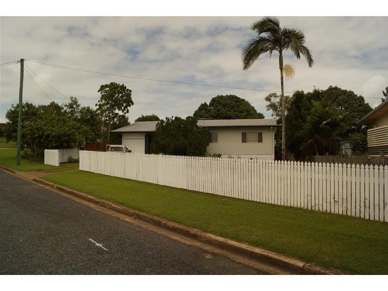 8 Place Avenue, Sarina QLD 4737