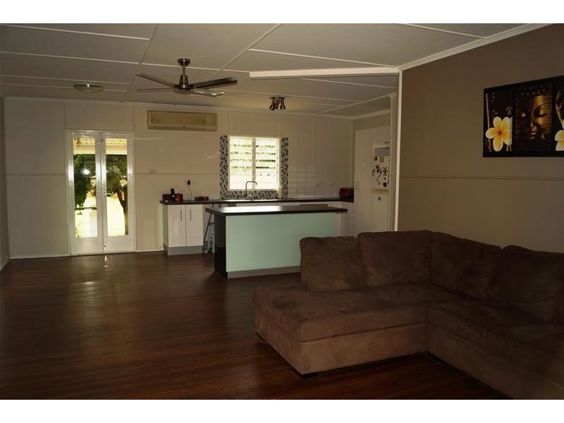 8 Place Avenue, Sarina QLD 4737