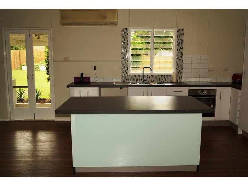 8 Place Avenue, Sarina QLD 4737