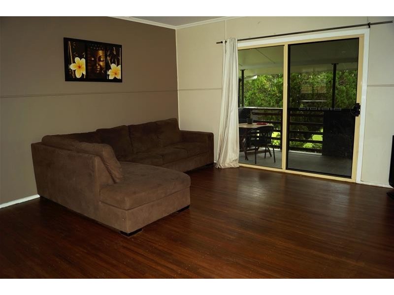 8 Place Avenue, Sarina QLD 4737