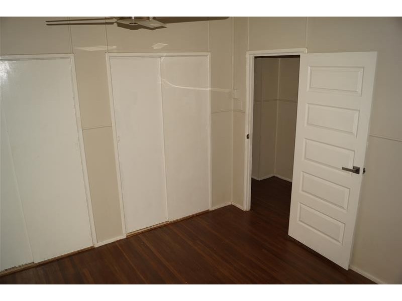 8 Place Avenue, Sarina QLD 4737