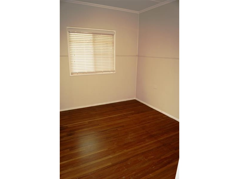 8 Place Avenue, Sarina QLD 4737