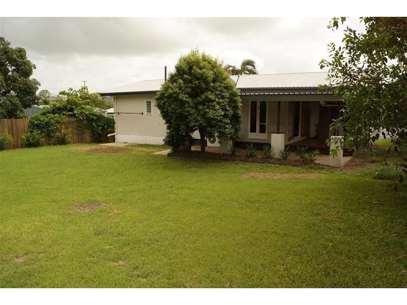 8 Place Avenue, Sarina QLD 4737