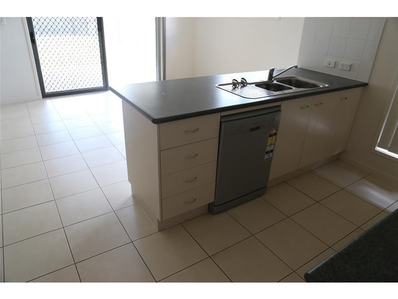 8 Oxford Street, Nebo QLD 4742