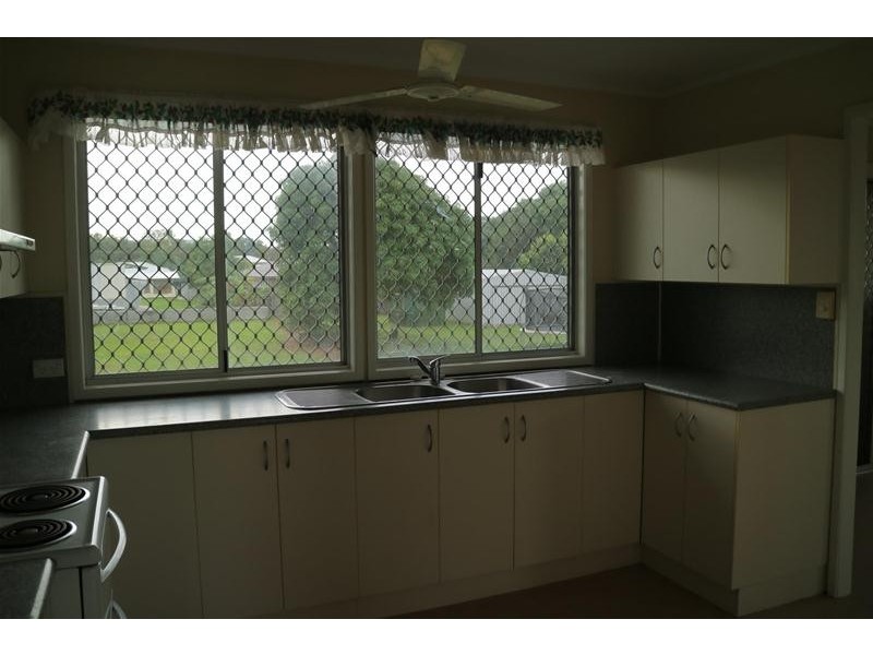 11 Mary Street, Mirani QLD 4754