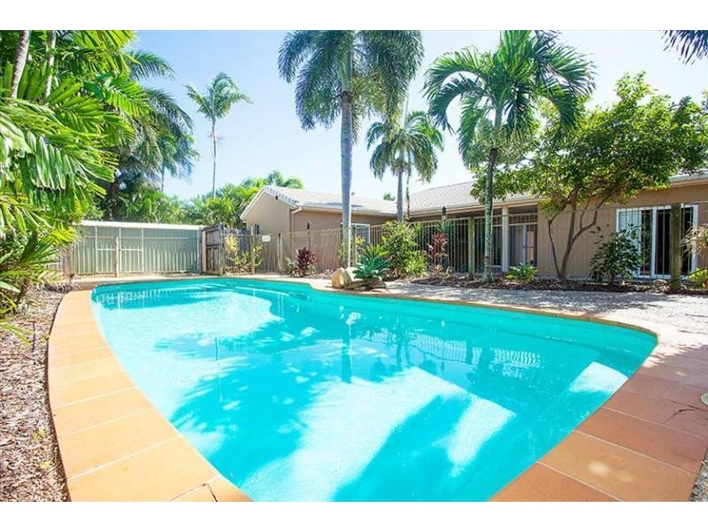 10 Anglers Parade, Blacks Beach QLD 4740