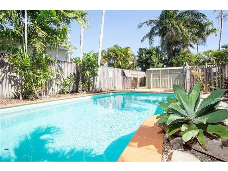 10 Anglers Parade, Blacks Beach QLD 4740