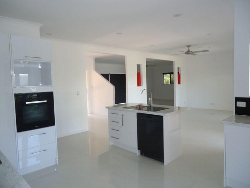 10 Anglers Parade, Blacks Beach QLD 4740