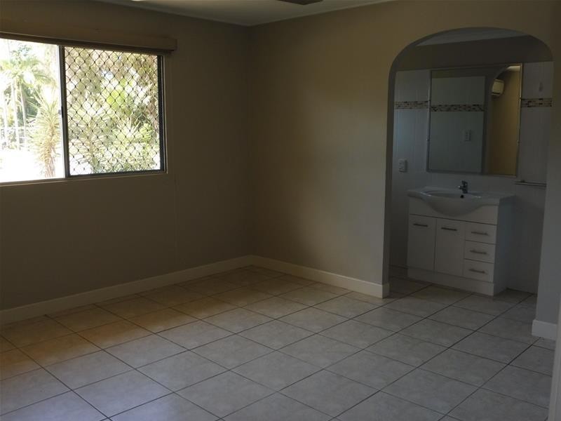 10 Jansen Street, Slade Point QLD 4740